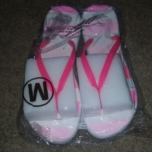 Victoria's secret flip flops size M